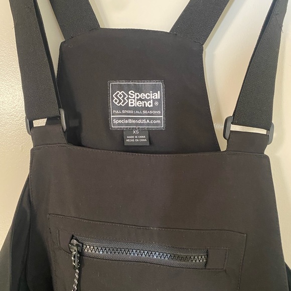 Special Blend | Women's Gemini Shell Bib for Ski/Snowboarding - Picture 5 of 7